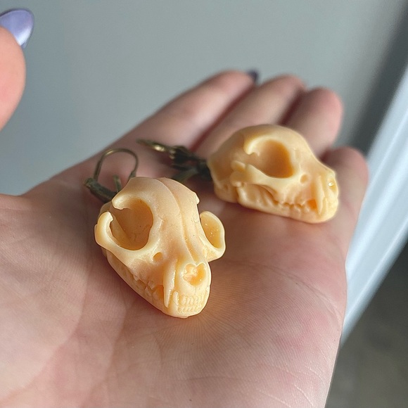 Cat/Animal Skull Earrings - Picture 2 of 3